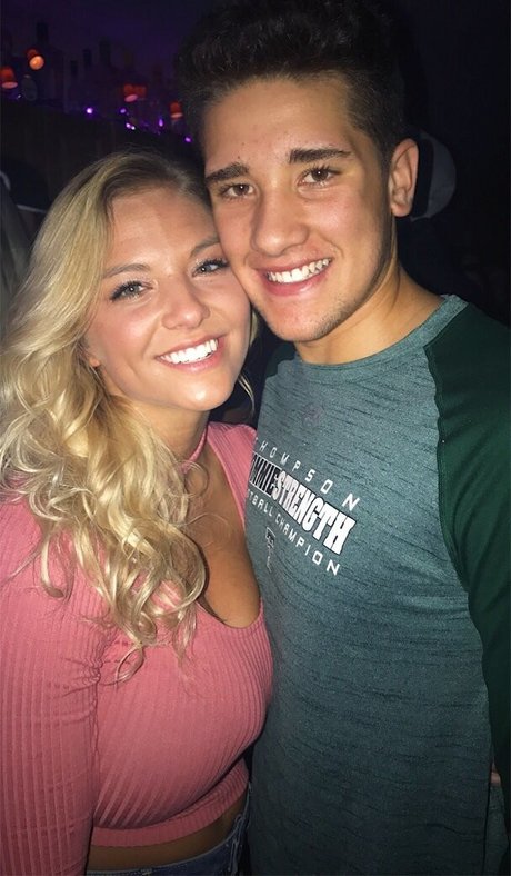 McKenna DeMoe étoile nue archive