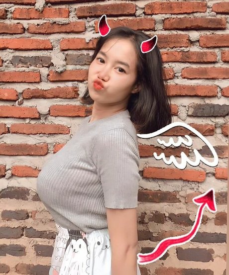 Elvara Caliva art de star du porno photo