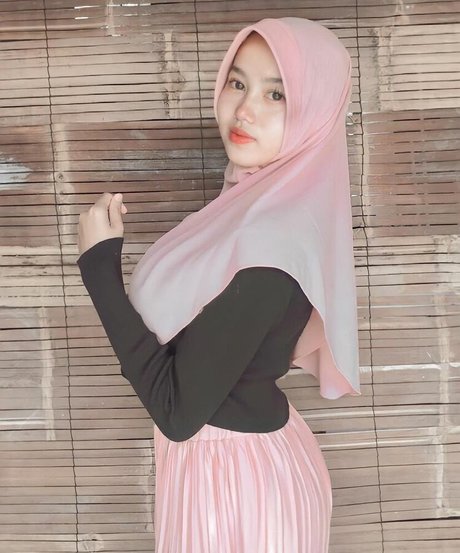 Elvara Caliva actrice nue galeries