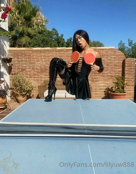 ts lilyuw88 modèle érotique galerie