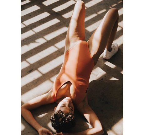 Andy Allo star du porno de haute qualité images