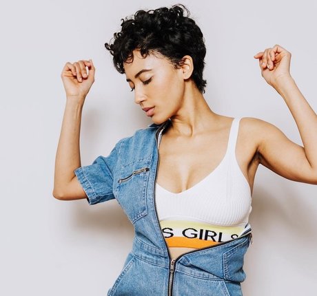 Andy Allo modèle gratuit photo