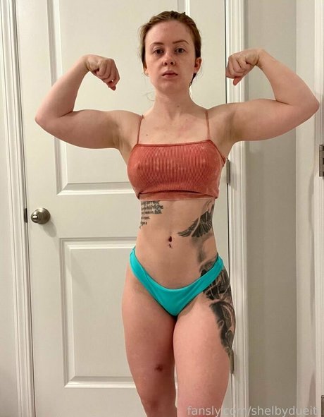 Shelby Dueitt modèle exclusif image