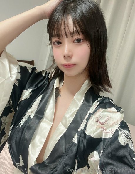 goodnightyui modèle nu des photos