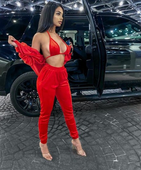 branlette uniquementfans nu libre img