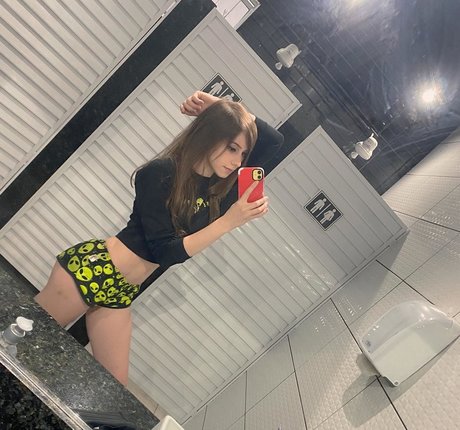 Sayuri Mattar étoile sexy photos