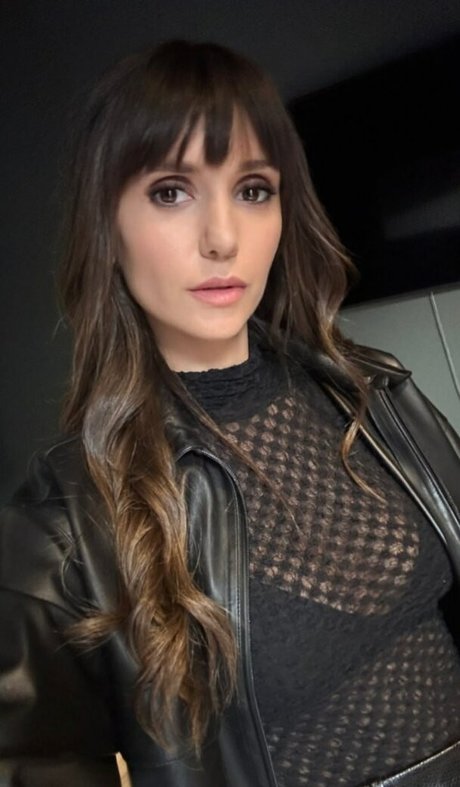 Nina Dobrev star du porno hd galerie