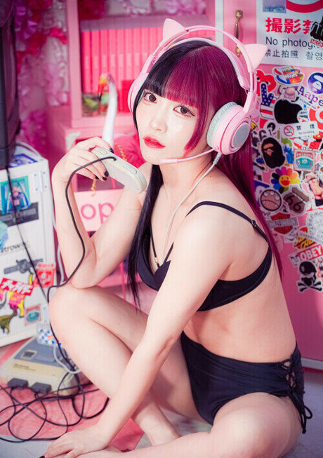 Maki Itoh star du porno hd photo