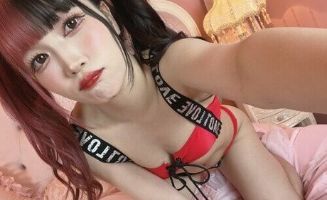 Maki Itoh star du porno gratuit image