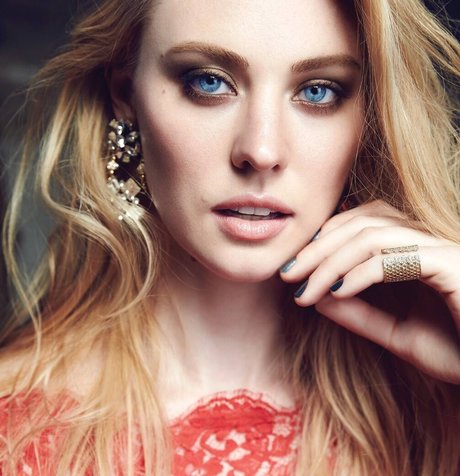 Deborah Ann Woll nus de stars du porno archive