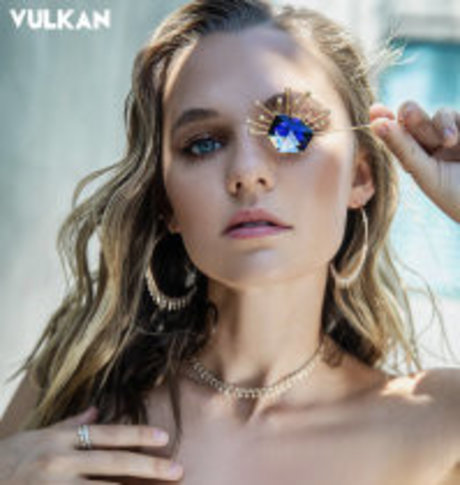 Madison Iseman art de star du porno images