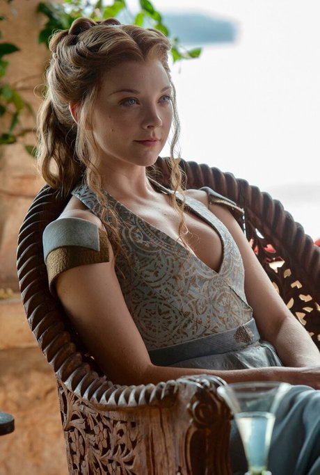 Natalie Dormer star du porno de haute qualité archive