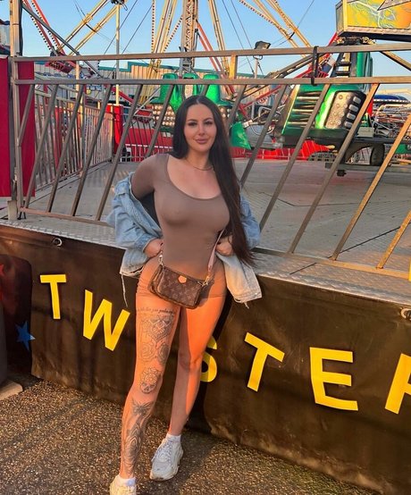 Beckie Holloway top star des photos