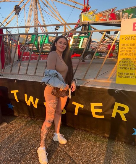 Beckie Holloway star exclusive photos