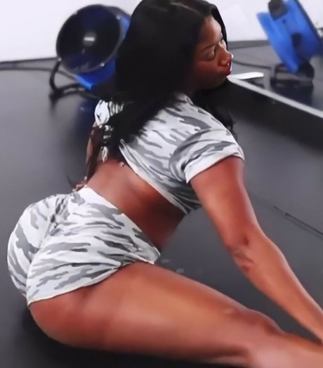 rousse tatouée onlyfans parfait des photos