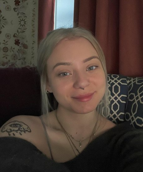 Isabella Dorta étoile adulte images