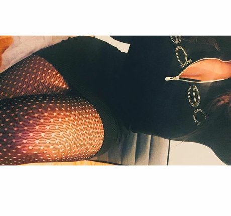 iloveteniah modèle adulte images