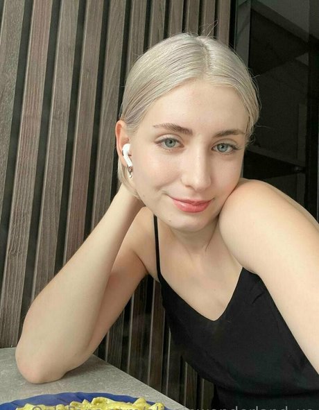 aliceinwonderland xo étoile érotique image