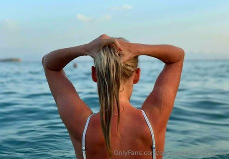 branlette uniquementfans beau haut img