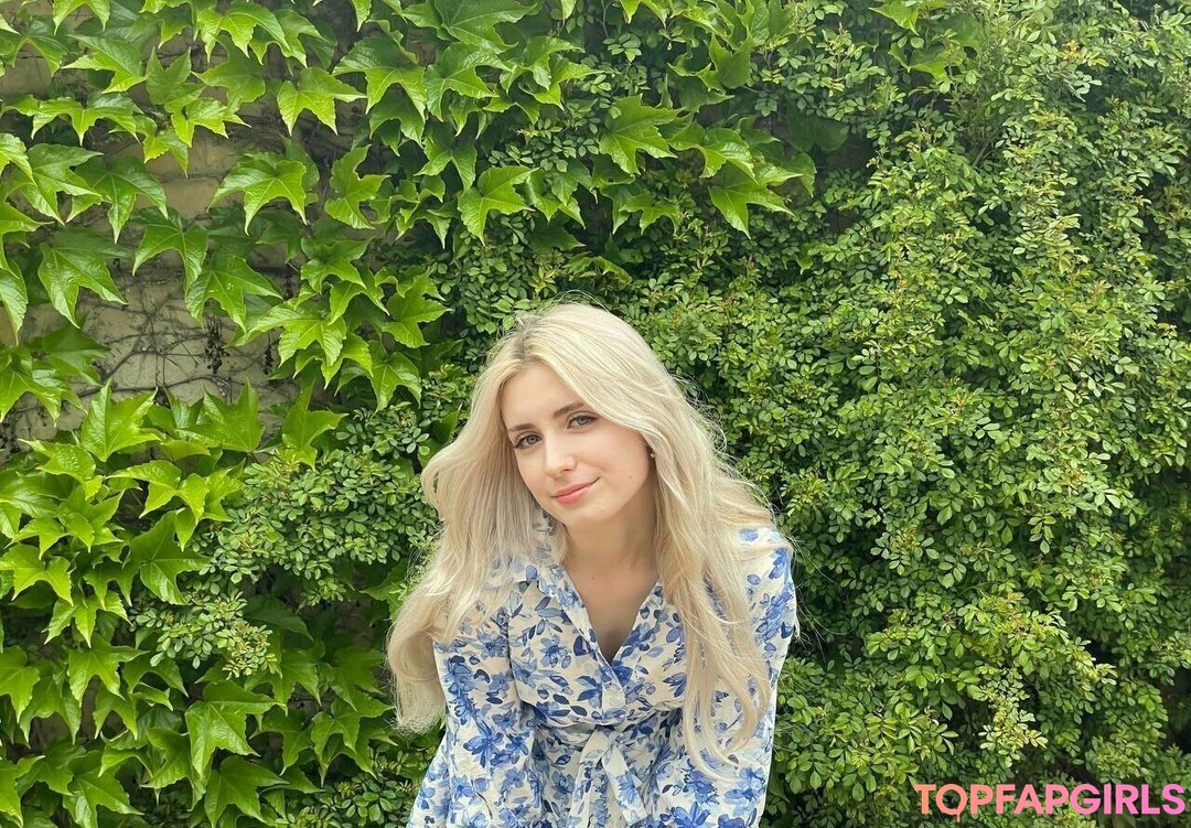 aliceinwonderland xo actrice chaude image