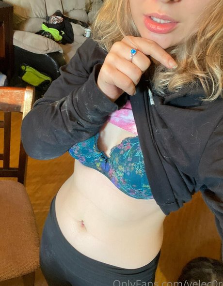 velec0r modèle magnifique galerie