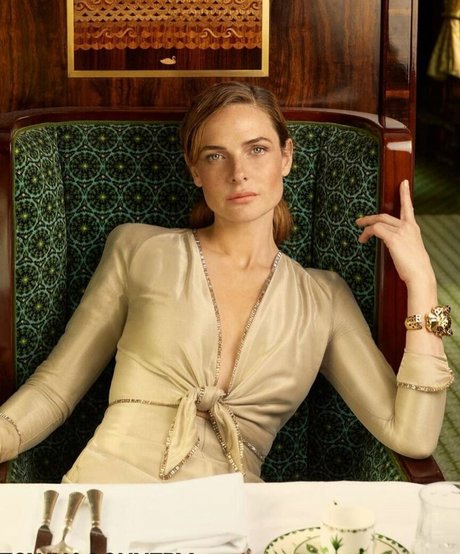 Rebecca Ferguson jolie star du porno images