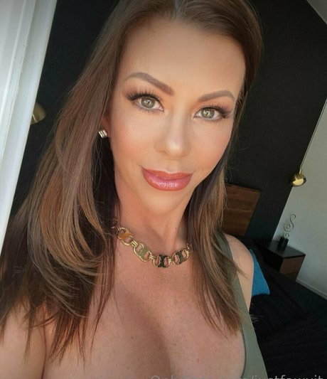 blonde transexuelle onlyfans chaud et sexy photos