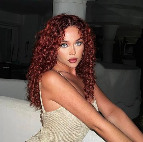 Sallymandry actrice de nus photo