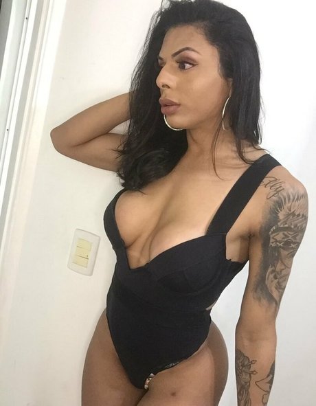 emilysales19 actrice érotique collection