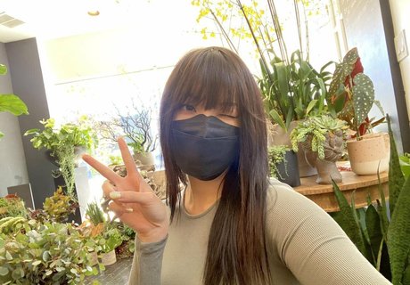 ado asiatique solo onlyfans plutôt sexy photos