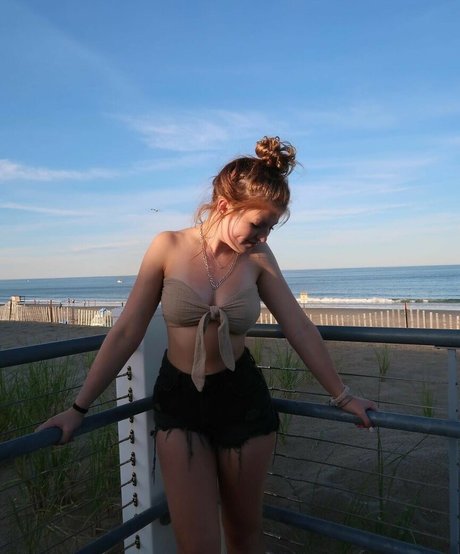 Elsuzannee actrice sexy photos