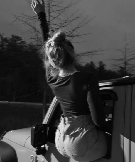 Elsuzannee modèle xxx photos