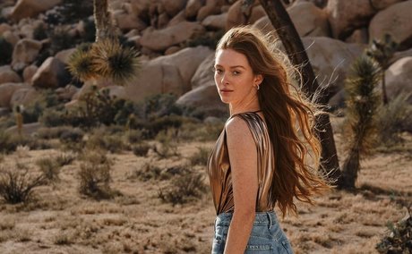 Larsen Thompson modèle adulte photo