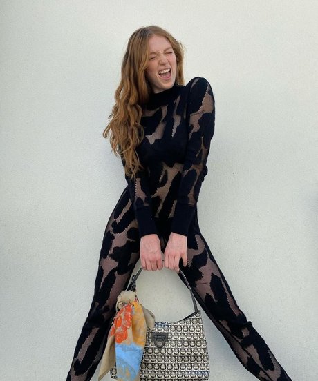 Larsen Thompson star du porno érotique photo