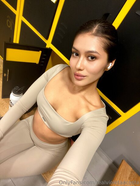 Realvioletaacosta modèle xxx collection