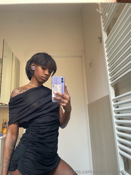 Queenblack699 mannequin image