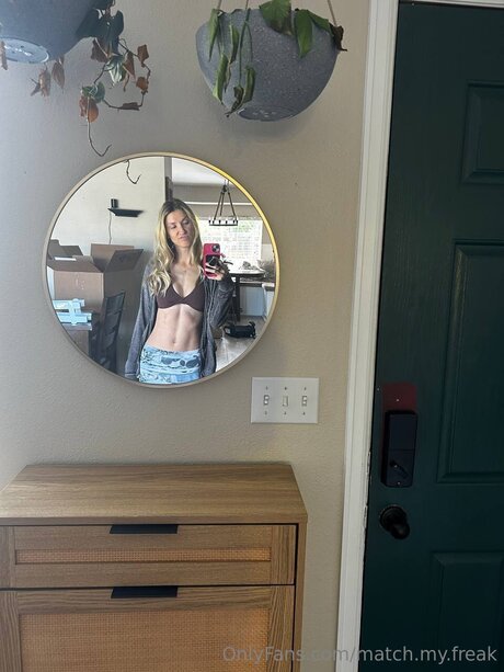 Match My Freak star du porno gratuite photos