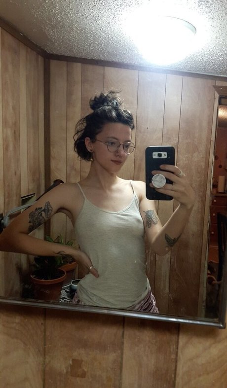 Pleasequietdown actrice nue img