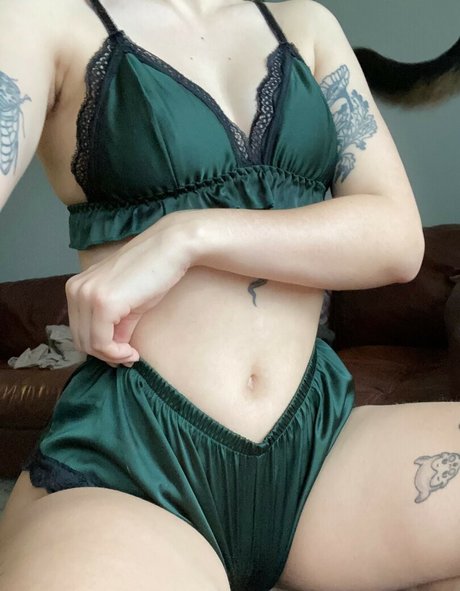 Pleasequietdown star exclusive image