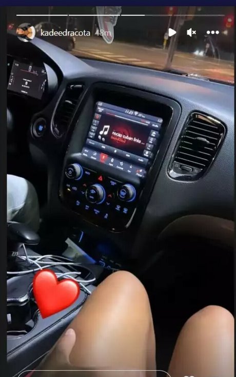 KCdoll modèle porno des photos