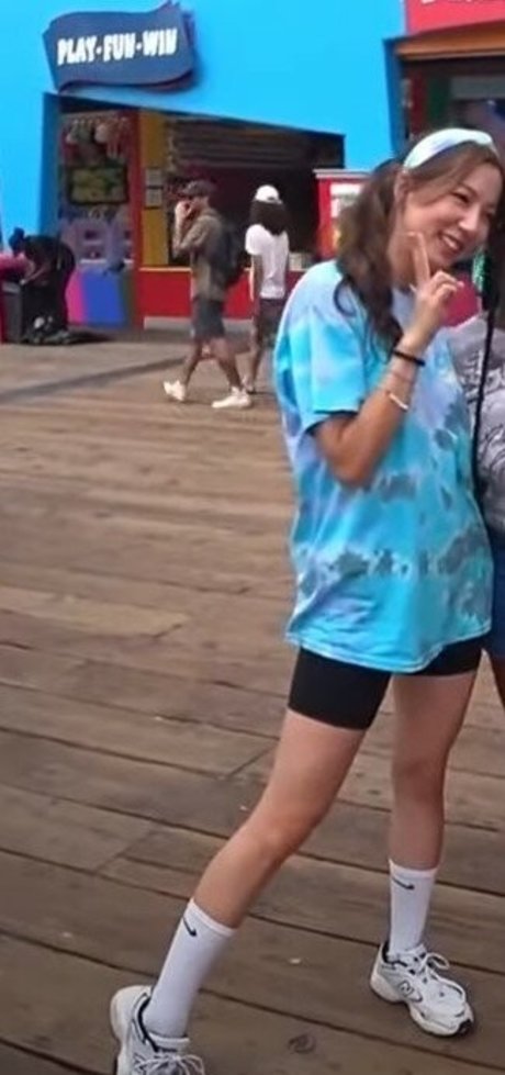 ado asiatique solo onlyfans parfait sympa photo