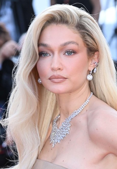 Gigi Hadid beau modèle archive