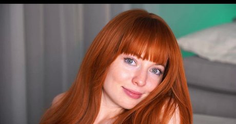 mona elisa star du porno adulte collection