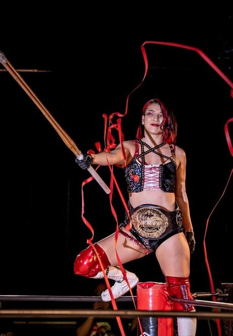 Hikaru Shida star érotique photo