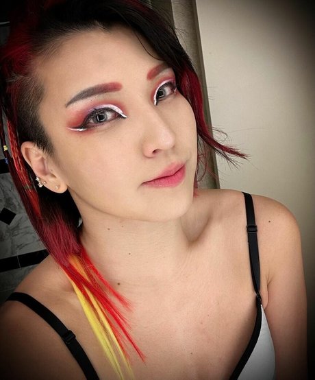 Hikaru Shida modèle sexy img