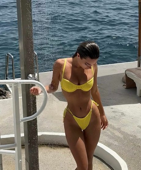 Sophia Vantuno étoile nue galerie