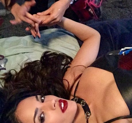 Eiza Gonzalez modèle érotique galeries