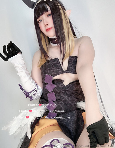 Rizunya modèle nu galeries