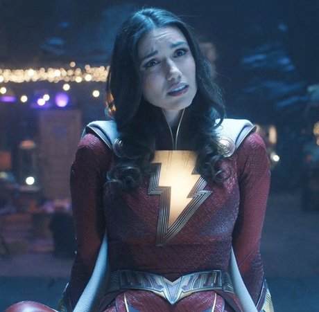 Grace Caroline Currey star du porno de haute qualité image