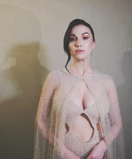 Grace Caroline Currey étoile exclusive image